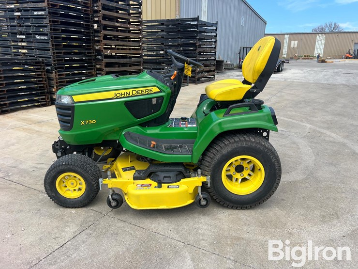 2020-john-deere-x730-image-9