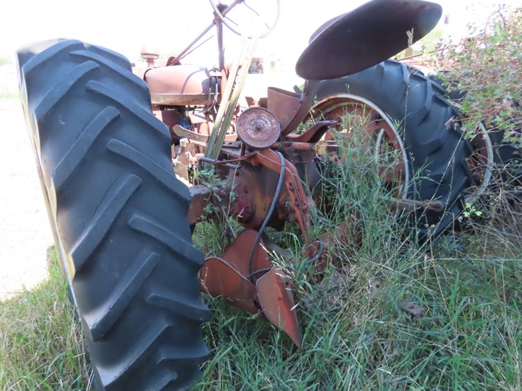 1947-farmall-h-tractor-image-3
