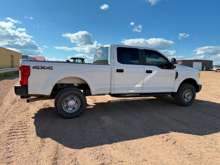 2017-ford-f250-xl-image-3