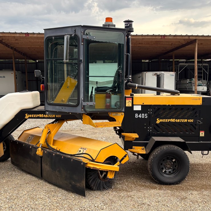 #81 • #27063 • 2016 Laymor SM-400 Street Sweeper