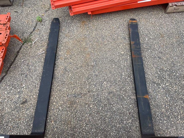 #8022-•-unused-hydraulic-skid-steer-forks-(o11)-image-2