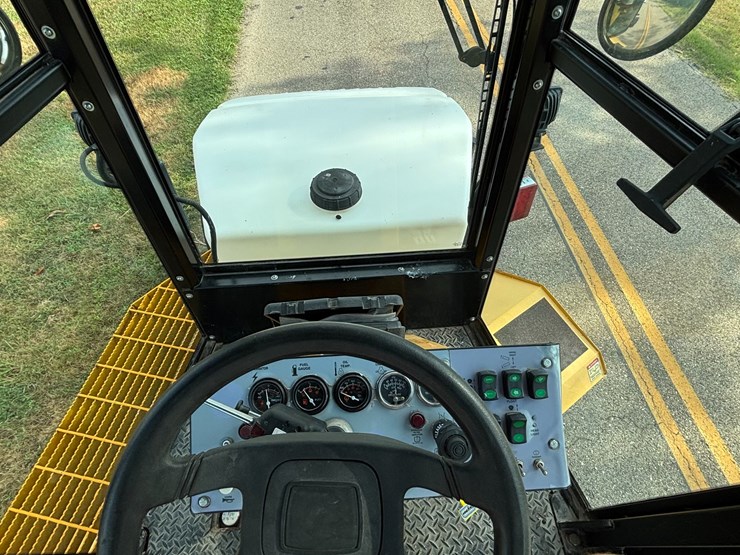 #82-•-#27064-•-2017-laymor-sm-450st-street-sweeper-image-7