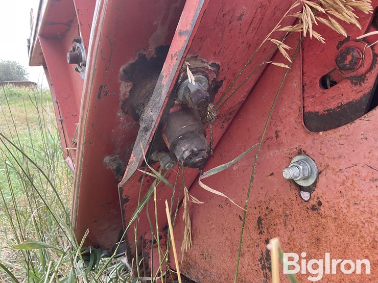 hesston-6600-image-19