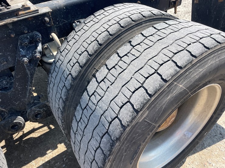 2014-kenworth-t680-image-14