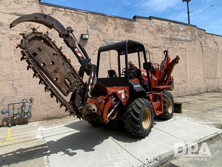2005-ditch-witch-rt90m-trencher-and-trailer-(jm582)-image-3