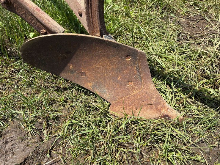 oliver-6”-walking-plow-image-7