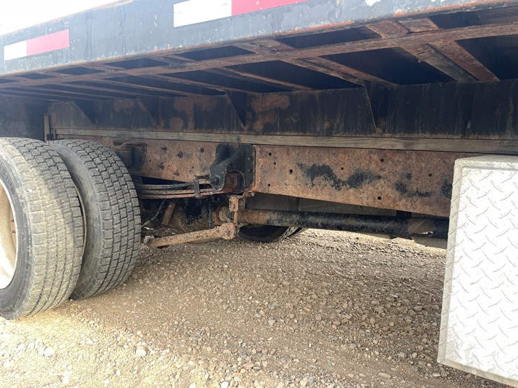 2005-gmc-5500-image-14