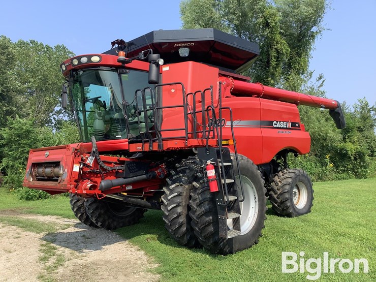 2010-case-ih-8120-image-1