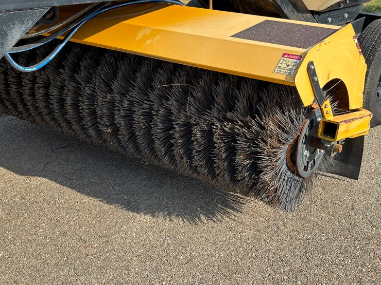 #82-•-#27064-•-2017-laymor-sm-450st-street-sweeper-image-5