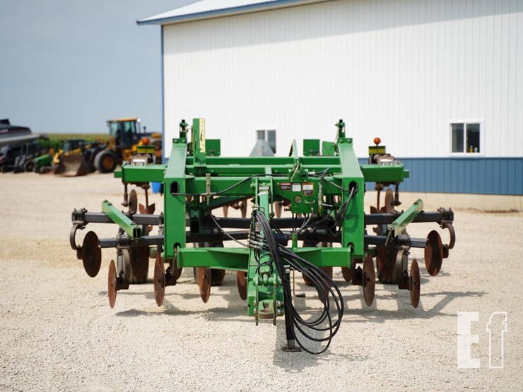 2005-john-deere-2700-image-2