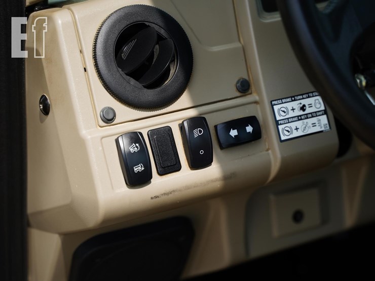 2023-john-deere-gator-xuv-835r-image-35