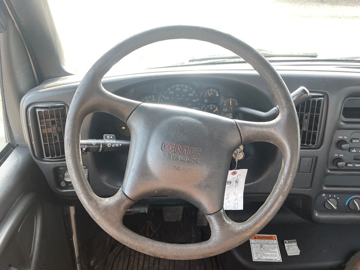 2005-gmc-5500-image-28