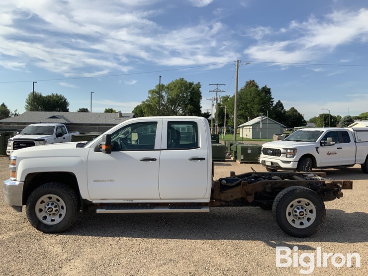 2017-chevrolet-3500hd-image-8