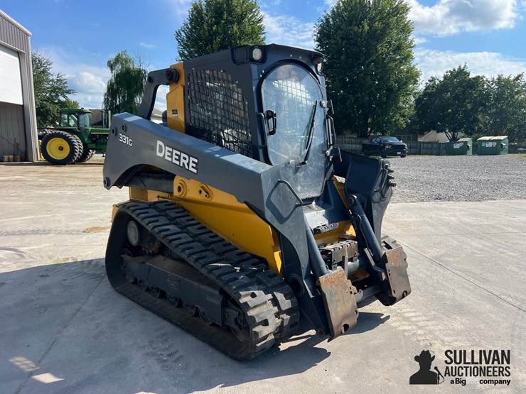 2017-deere-331g-image-3