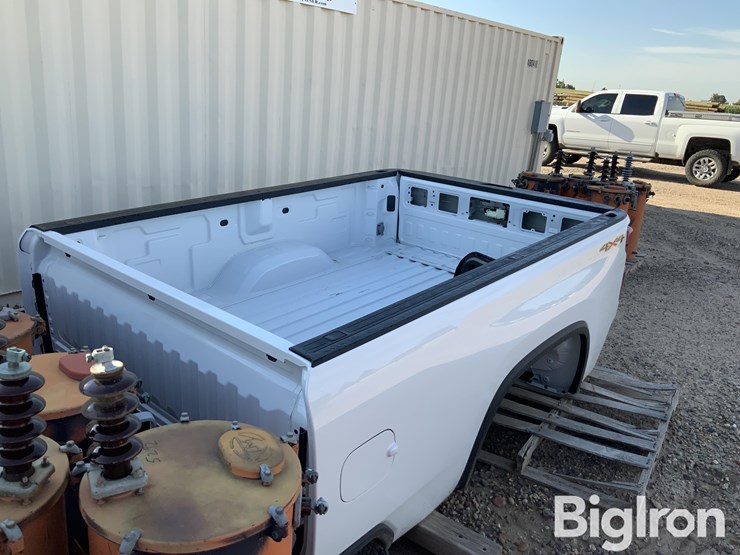 2020-chevrolet-8'-pickup-box-image-5