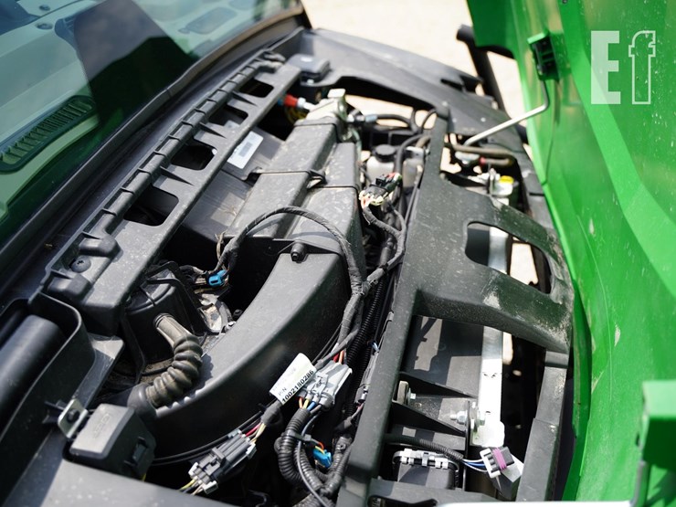 2023-john-deere-gator-xuv-835r-image-14