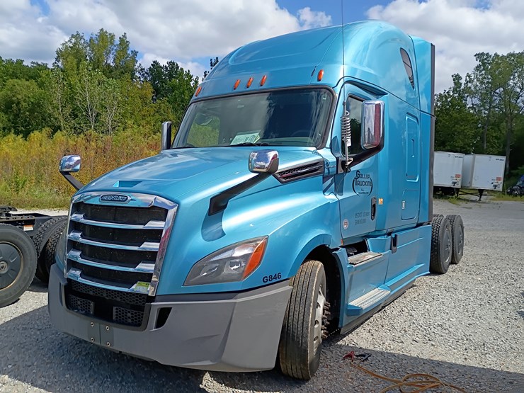 2020-freightliner-cascadia-126-image-1