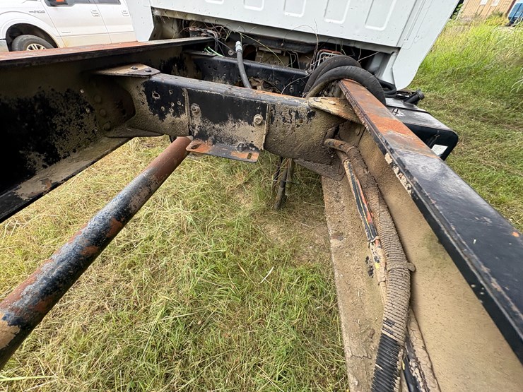 #48-•-#25351-•-inop-2005-gmc-c7500-t/a-daycab-truck-tractor-vin:-1gdm7c1395f500732-image-22