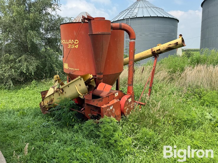 new-holland-354-image-3