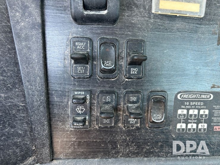 2004-freightliner-columbia-day-cab-truck-(cp0611,-unit-4014)-image-51