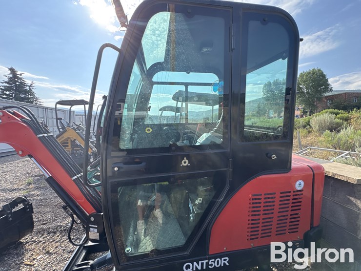 2025-agt-qnt50r-mini-excavator-image-12