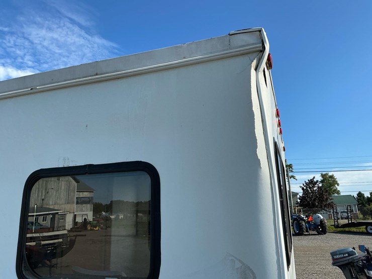 #2252-•-coachmen-futura-2000-travel-trailer*-image-19