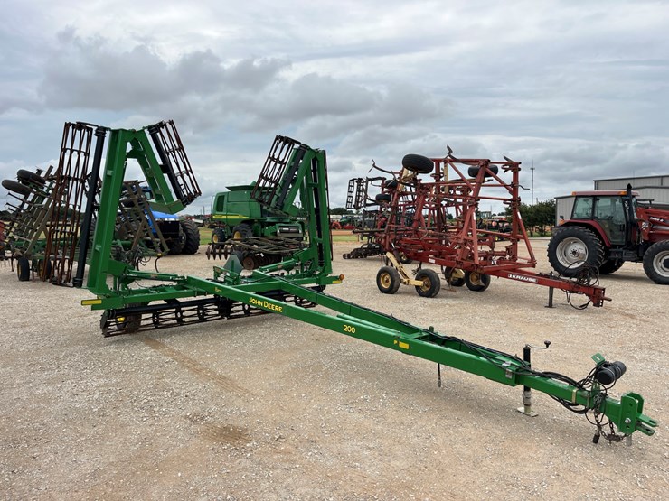 2016-john-deere-200-image-6