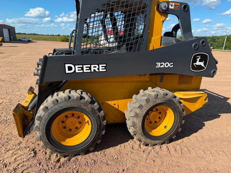 2022-deere-320g-image-9