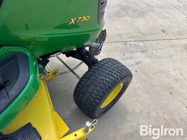 2020-john-deere-x730-image-15