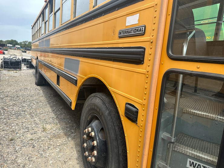 #18-•-#23871-•-2002-international-genesis-school-bus-vin:-1hvbgaan62a917777-image-33