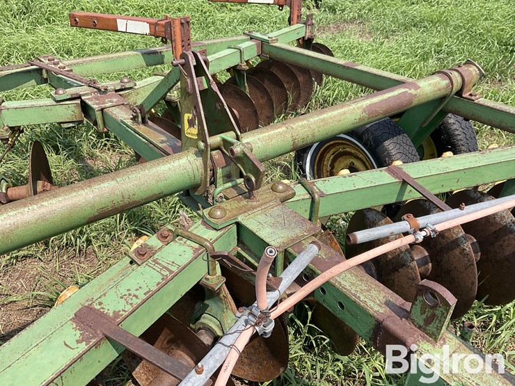 john-deere-bw-image-11