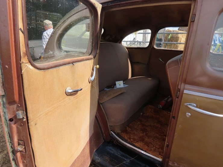 1940-ford-deluxe-survivor-4dr-sedan-image-22