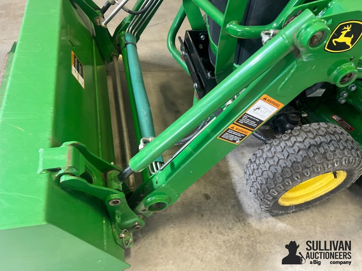 2014-john-deere-1025r-image-10