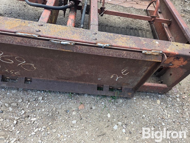 farmhand-hydraulic-square-bale-fork-image-11