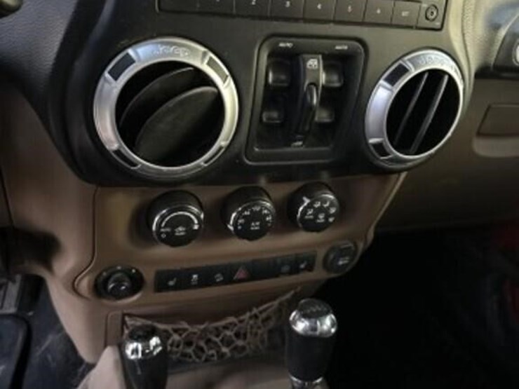 2012-jeep-wrangler-image-9