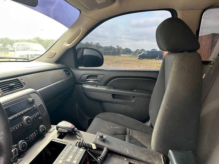 2015-chevrolet-tahoe-image-28