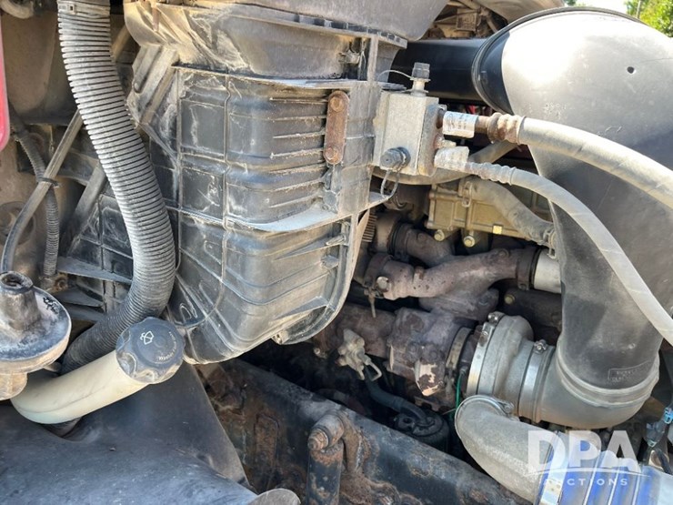 2013-freightliner-cascadia-day-cab-truck-(jn2570,-unit-4038)-image-91