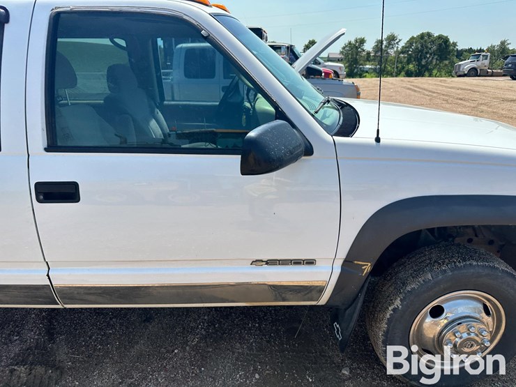 2000-chevrolet-3500-image-18