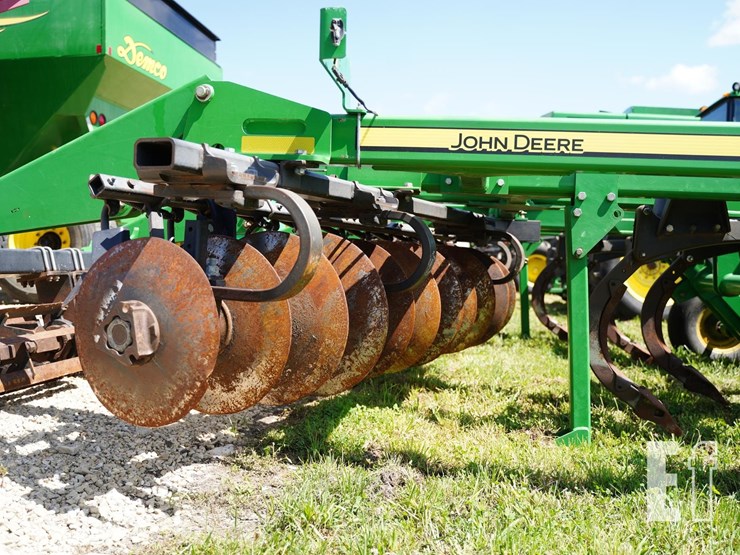 2014-john-deere-2720-image-18