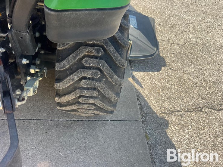 2013-john-deere-1025r-image-18