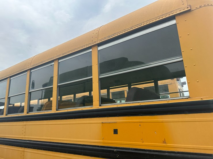 #18-•-#23871-•-2002-international-genesis-school-bus-vin:-1hvbgaan62a917777-image-20