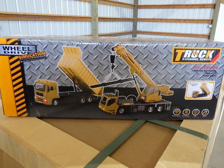 remote-control-crane-truck-image-2