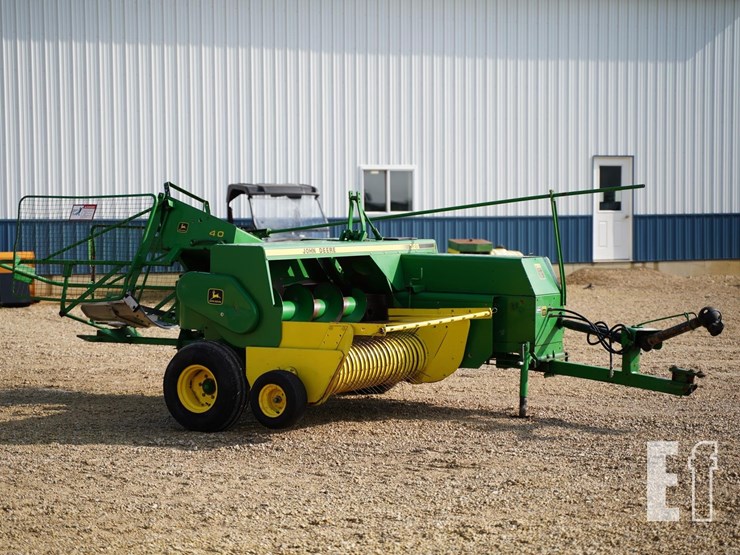1990-john-deere-328-image-3