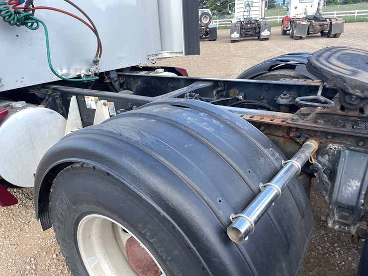 2012-kenworth-t660-image-22
