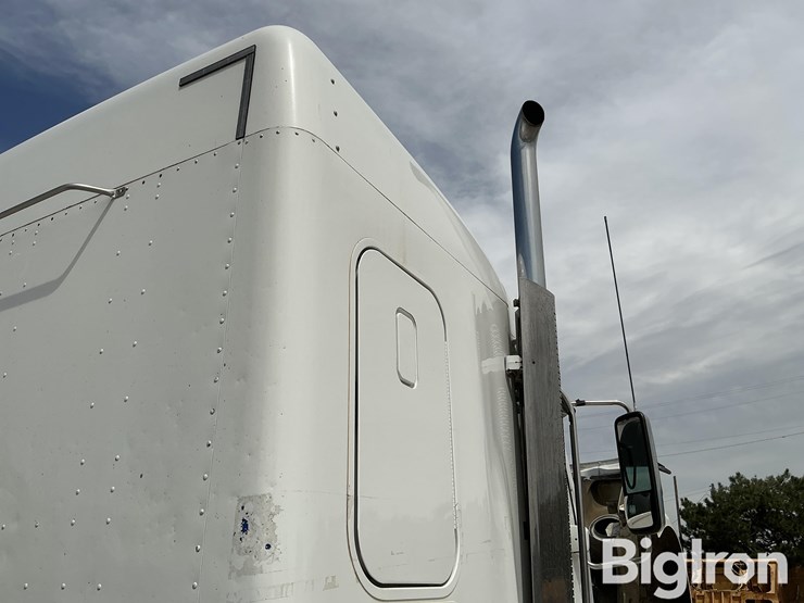 2015-freightliner-coronado-132-image-14