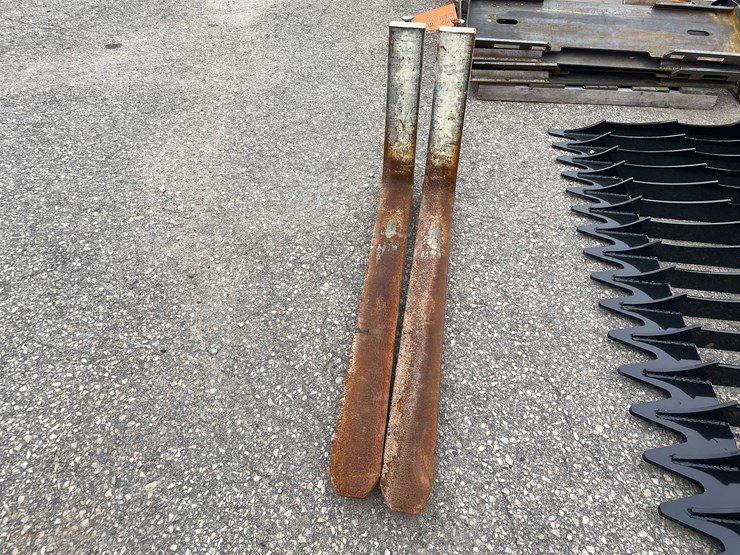 #8052-•-pair-of-forklift-forks-(o8)-image-2