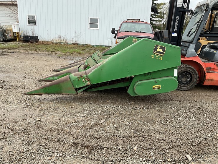 2020-john-deere-444-image-1