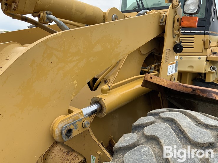 caterpillar-938f-image-11