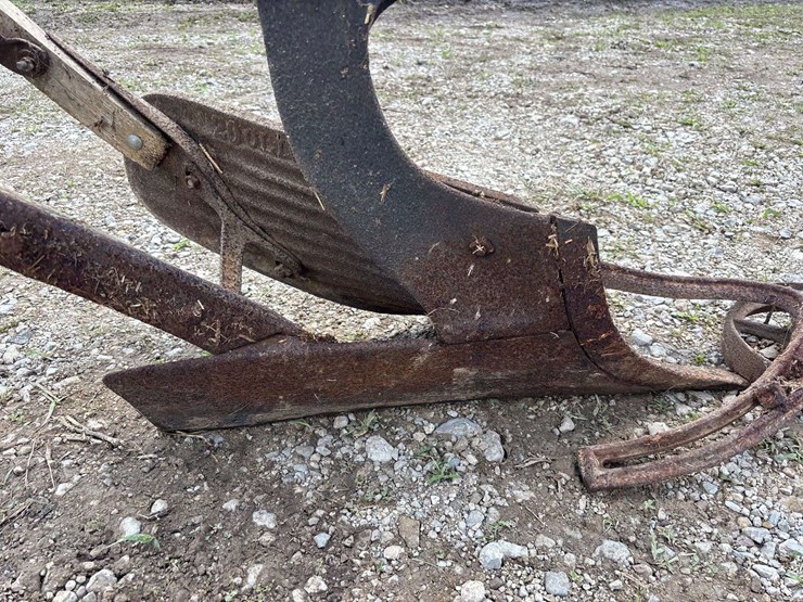 oliver-10”-walking-plow-image-11