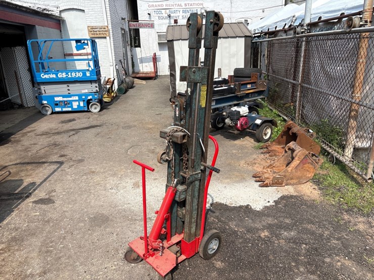 1,500lb-capacity-portable-engine-hoist-image-9